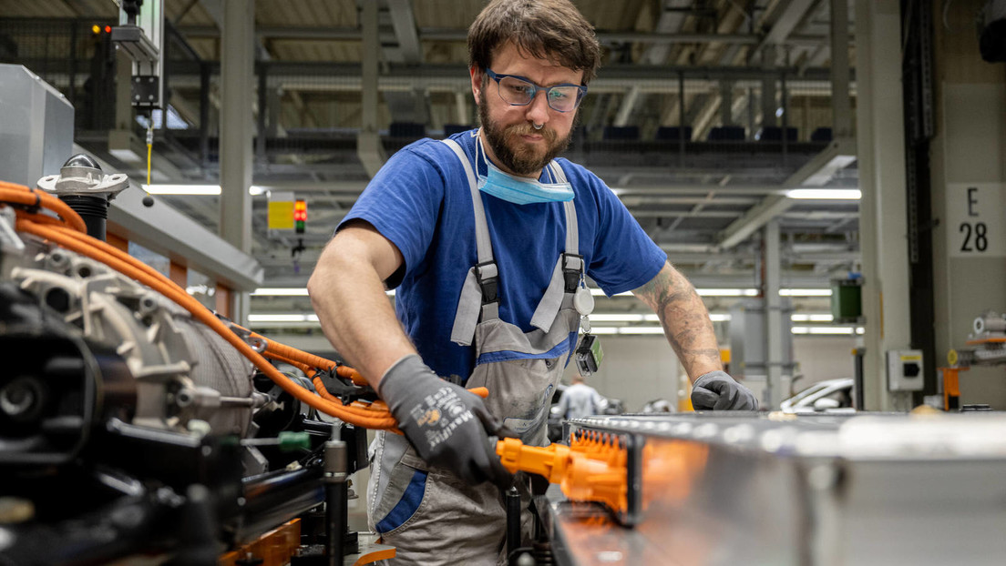 "Deutsche Wirtschaft steuert durch unruhiges Fahrwasser" – Ifo und IfW senken Wachstumsprognosen