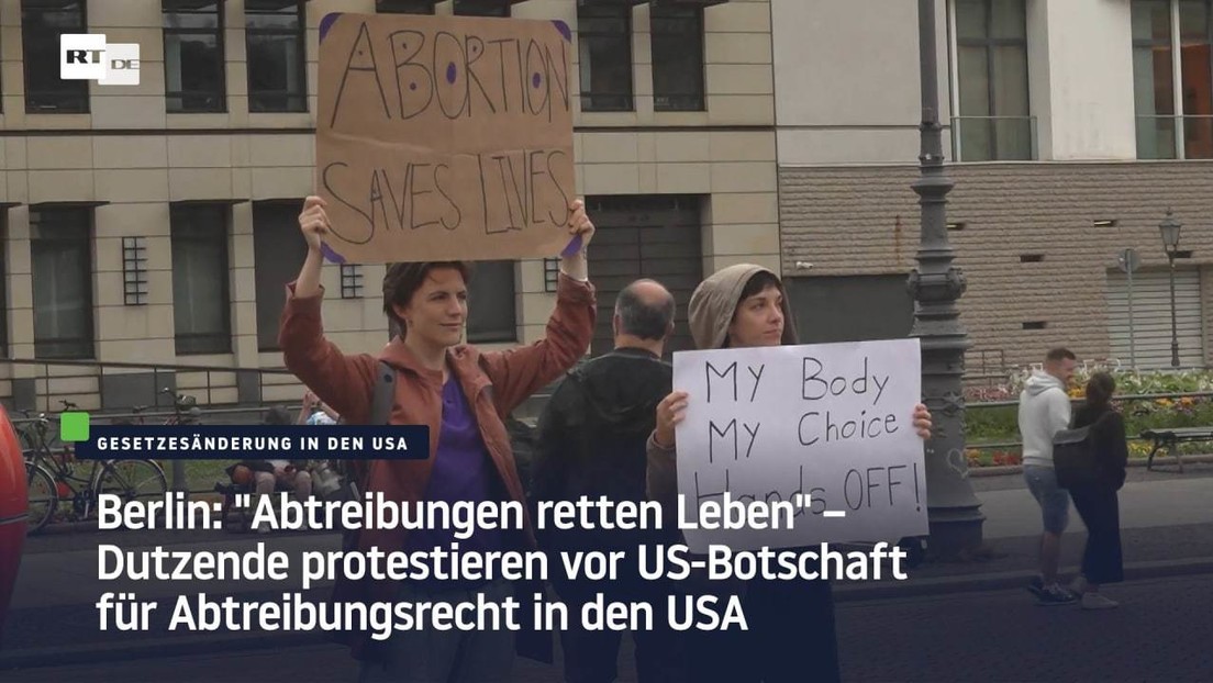 Berlin: "Abtreibungen retten Leben" – Dutzende protestieren vor US-Botschaft