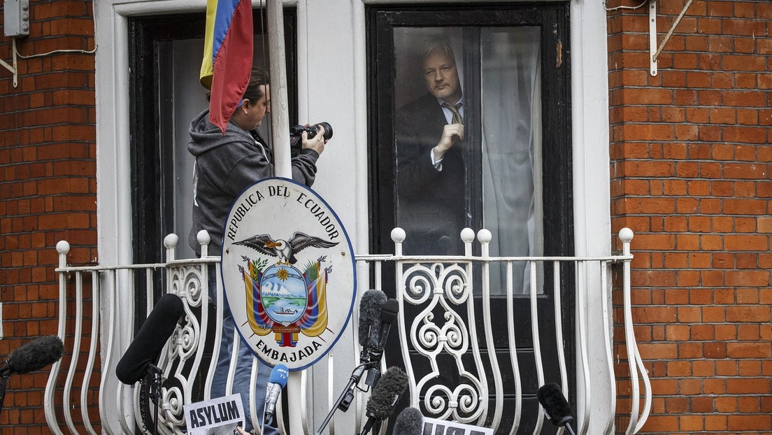 Anwälte von Julian Assange verklagen CIA wegen Bespitzelung und Spionage