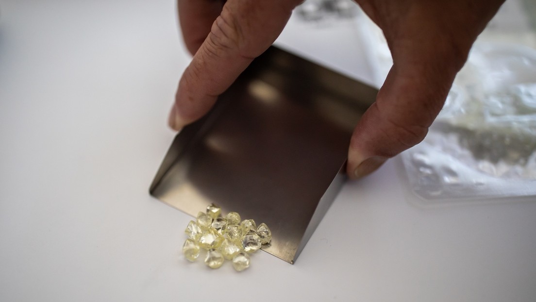 Bloomberg: Russischer Diamanten-Riese "Alrosa" hat Exporte wieder auf das Vorkriegsniveau gebracht