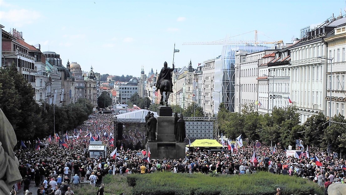 Prager Demonstrant im Gespräch mit RT: "Tschechien kein Sklave von Brüssel, Berlin und Washington"