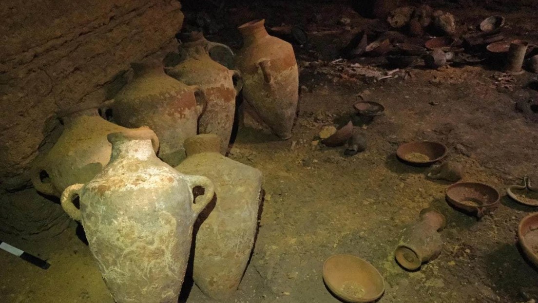 Unberührte ägyptische Grabkammer aus der Zeit von Ramses II. an Israels Küste entdeckt