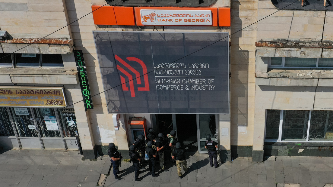 Georgien: Bewaffneter Mann nimmt in Bankfiliale Geiseln