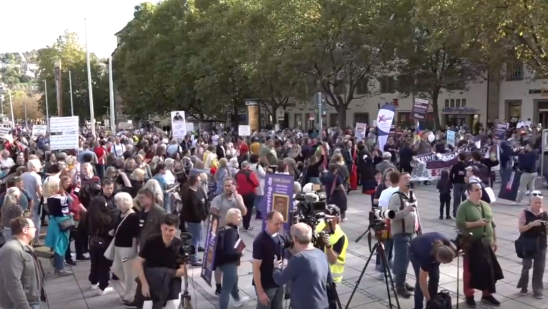 LIVE: Demo in Stuttgart – "Politik & Medien – Hand und Hand. Das ist nicht gut für unser Land"