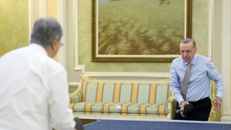 Erdoğan spielt Tischtennis – Deutsche Medien über die vertiefte Zusammenarbeit Eurasiens
