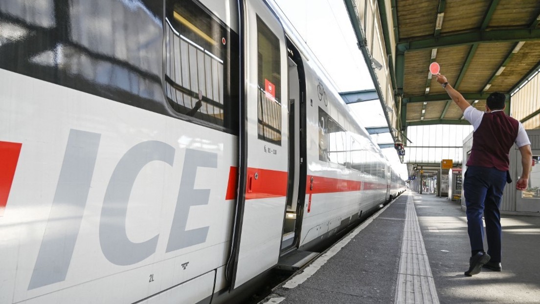 Prioritätensetzung: Schaffner und Lokführer bei der Bahn dürfen Frauenkleider tragen