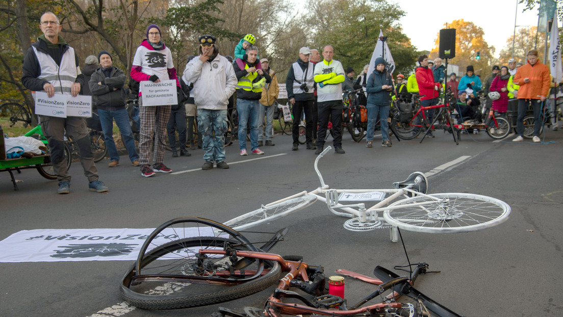Mahnwache für getötete Radfahrerin in Berlin – erstmals Klimaaktivistin verurteilt