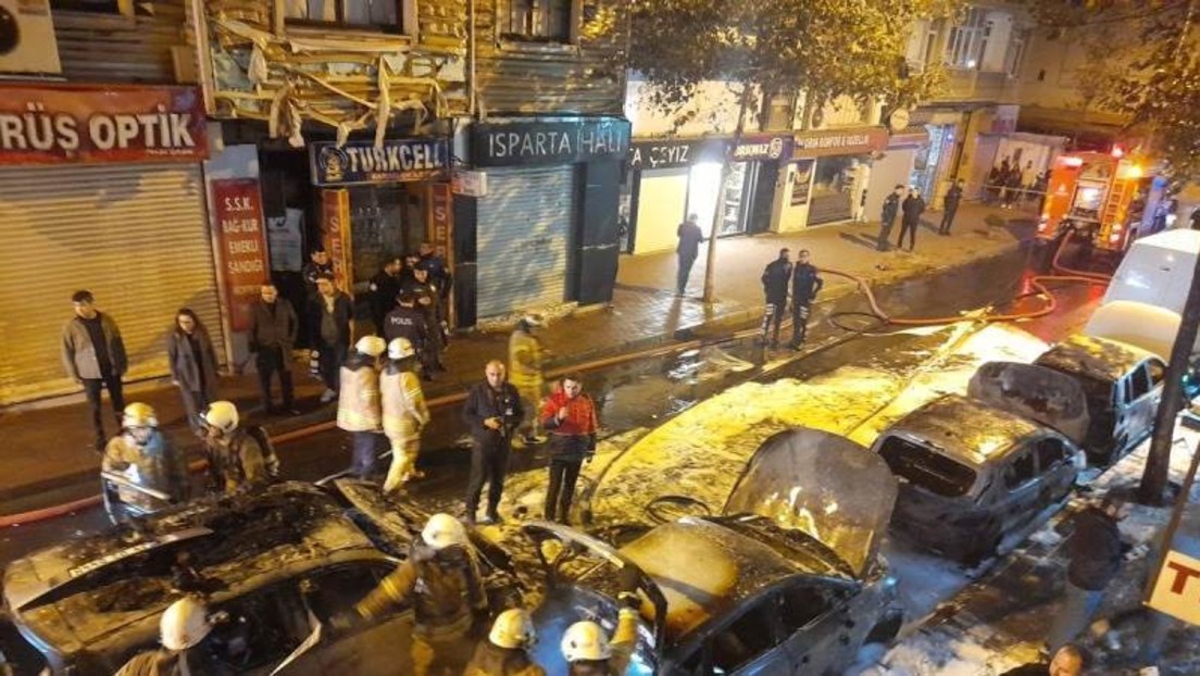 Medienberichte: Explosionen in Istanbul – Autos stehen in Flammen