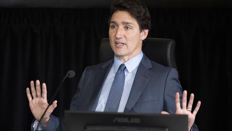 Trudeau verteidigt Notstandsbefugnisse bei Trucker-Protesten gegen Corona-Regeln als notwendig