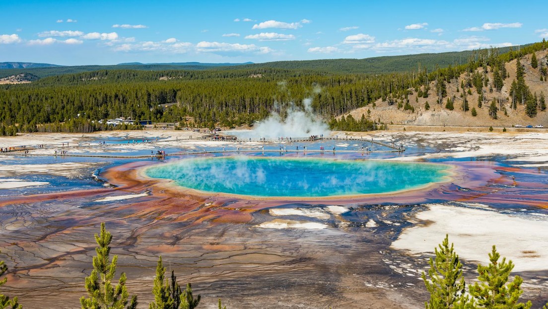 Indication of impending outbreak?  Yellowstone magma reservoir contains much more magma than previously thought
