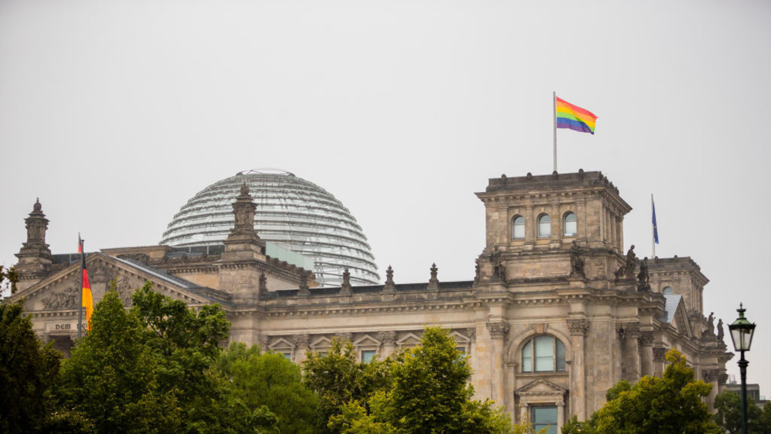 Kritik an LGBTQ+ bald Hasskriminalität? Bundesregierung beschließt wegweisende Gesetzeserweiterung
