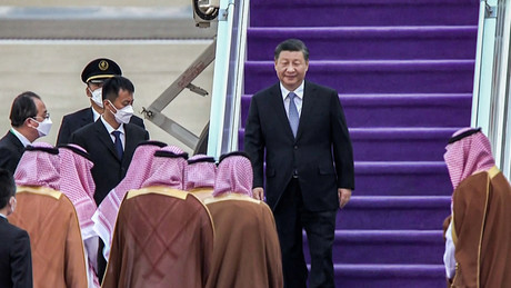 Investitionsvolumen von rund 30 Milliarden Dollar: Xi Jinping feierlich in Saudi-Arabien empfangen