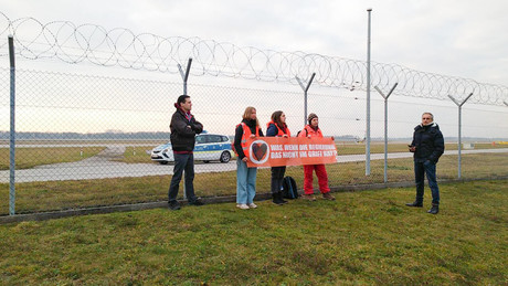 Flieger mit Notfall-Patient musste wegen Klimaprotest in München umgeleitet werden