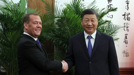 Peking: Medwedew übergibt persönliche Botschaft von Putin an Xi Jinping