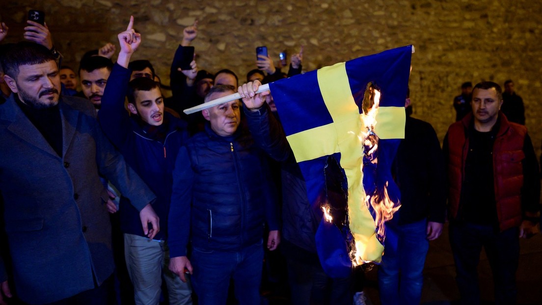 Nach Koran-Verbrennung in Stockholm: Schwedische Flagge brennt in Istanbul