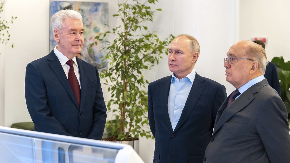 Putin und Moskaus Bürgermeister Sobjanin eröffnen Innovationszentrum  "Lomonossow-Cluster"