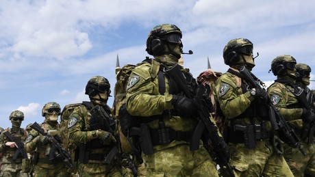 Über 1,15 Millionen Mann: Putins Erlass zur Aufstockung des russischen Militärs in Kraft