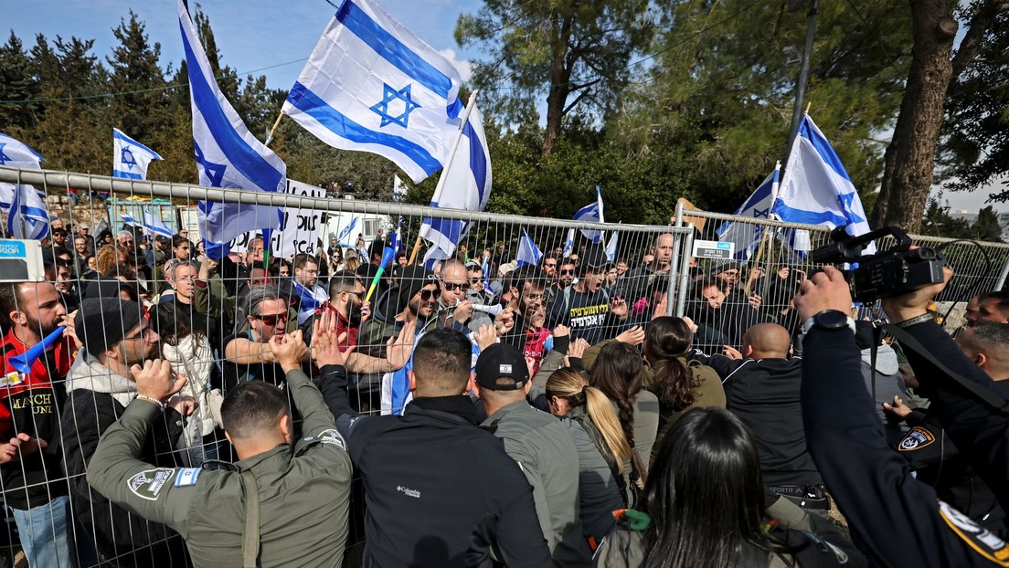 Massenproteste in Israel halten an: Präsident warnt vor verfassungsrechtlichem Zusammenbruch
