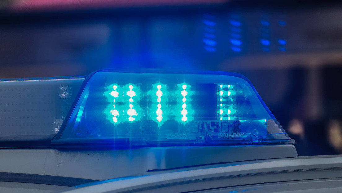 Mindestens fünf verletzte Beamte: In Trier greifen rund 40 Menschen Polizisten an
