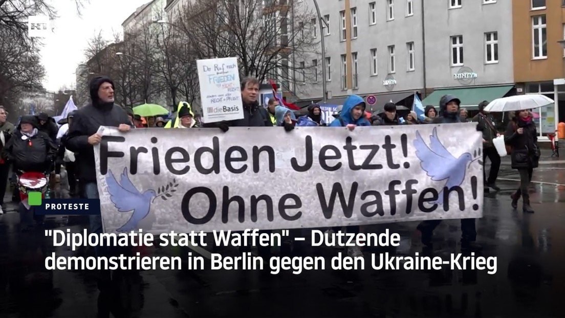 "Diplomatie statt Waffen" – Dutzende demonstrieren in Berlin gegen den Ukraine-Krieg