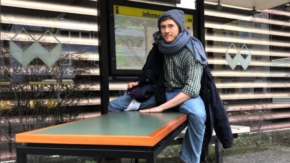 Berlin: Aktivist der "Letzten Generation" klebte sich an Gerichtstisch und darf ihn nun behalten