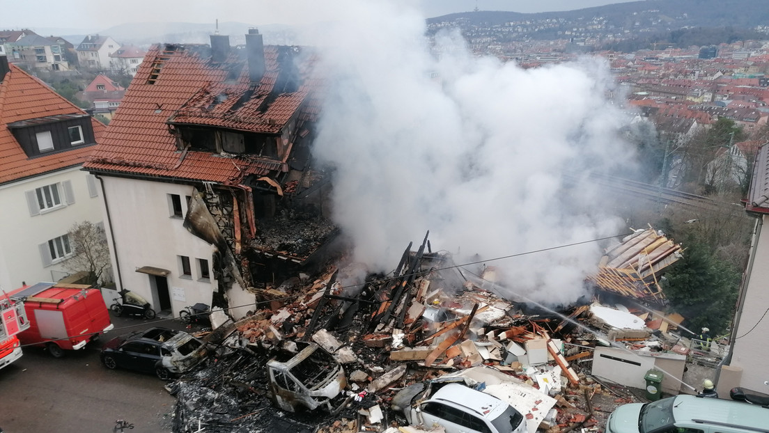 Explosion in Stuttgart: Wohnhaus entflammt und eingestürzt