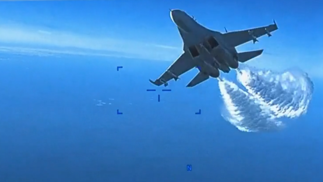 Pentagon veröffentlicht Video von abstürzender Drohne, die von russischem Jet verfolgt wird