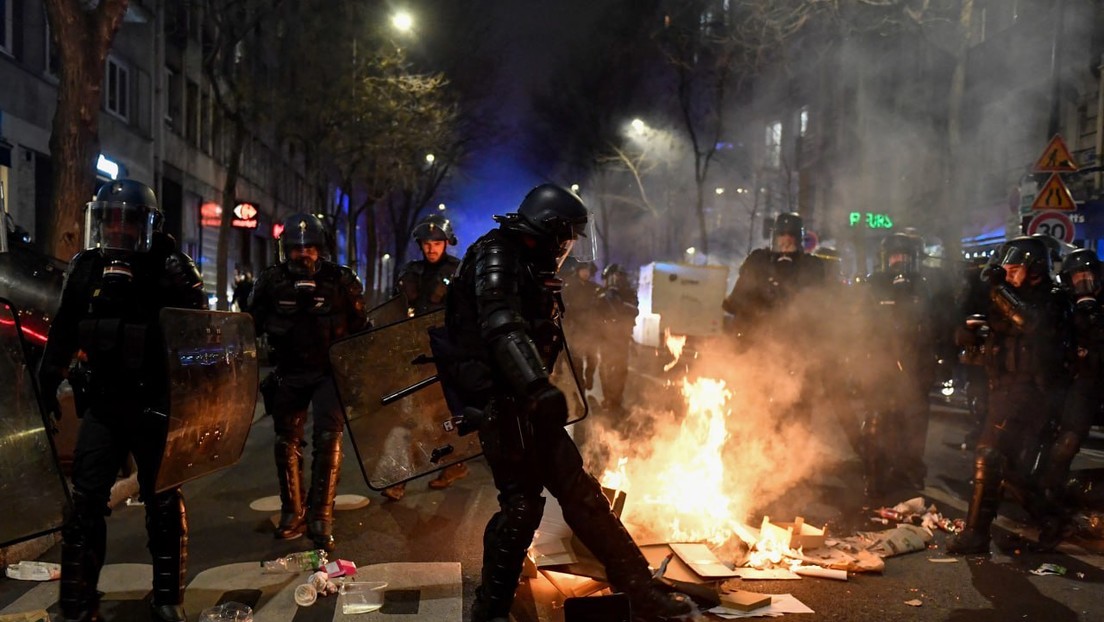 LIVE: Paris – Proteste im Zuge des Misstrauensvotums gegen Macron