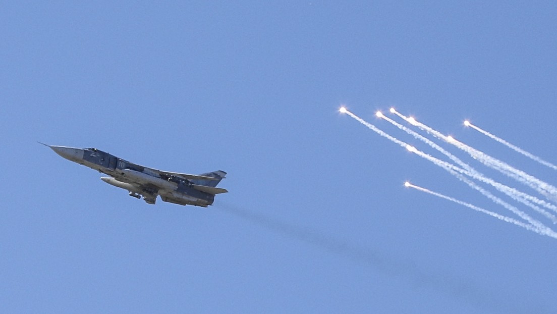 Liveticker Ukraine-Krieg: Russische Luftwaffe schießt ukrainisches Kampfflugzeug vom Typ Su-24 ab