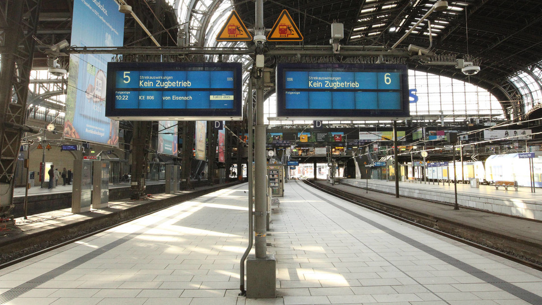 Deutsche Bahn AG: "Large-scale test on the backs of passengers and employees"