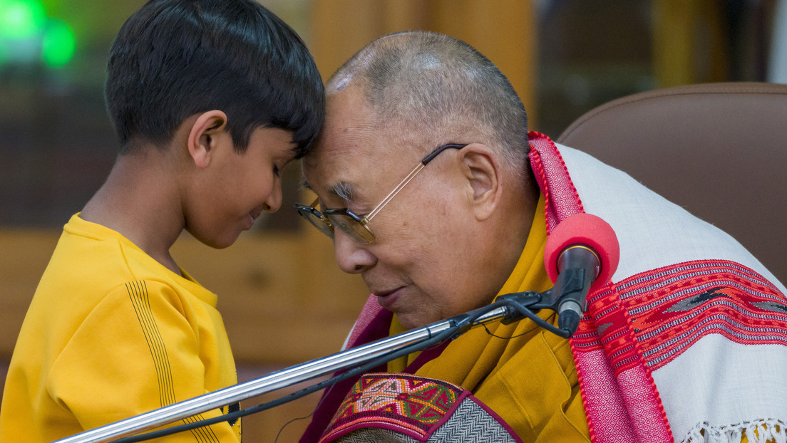 Nach Aufforderung, an "seiner Zunge zu lutschen": Dalai Lama entschuldigt sich