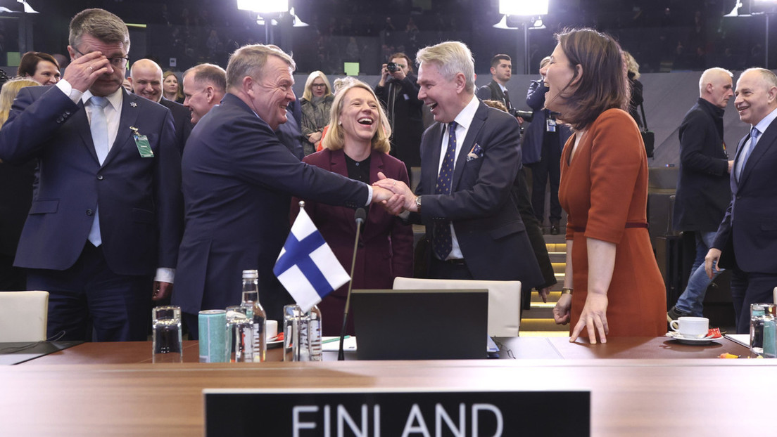 Umarmung des Imperiums: Der NATO-Beitritt des einst für seine Neutralität berühmten Finnlands