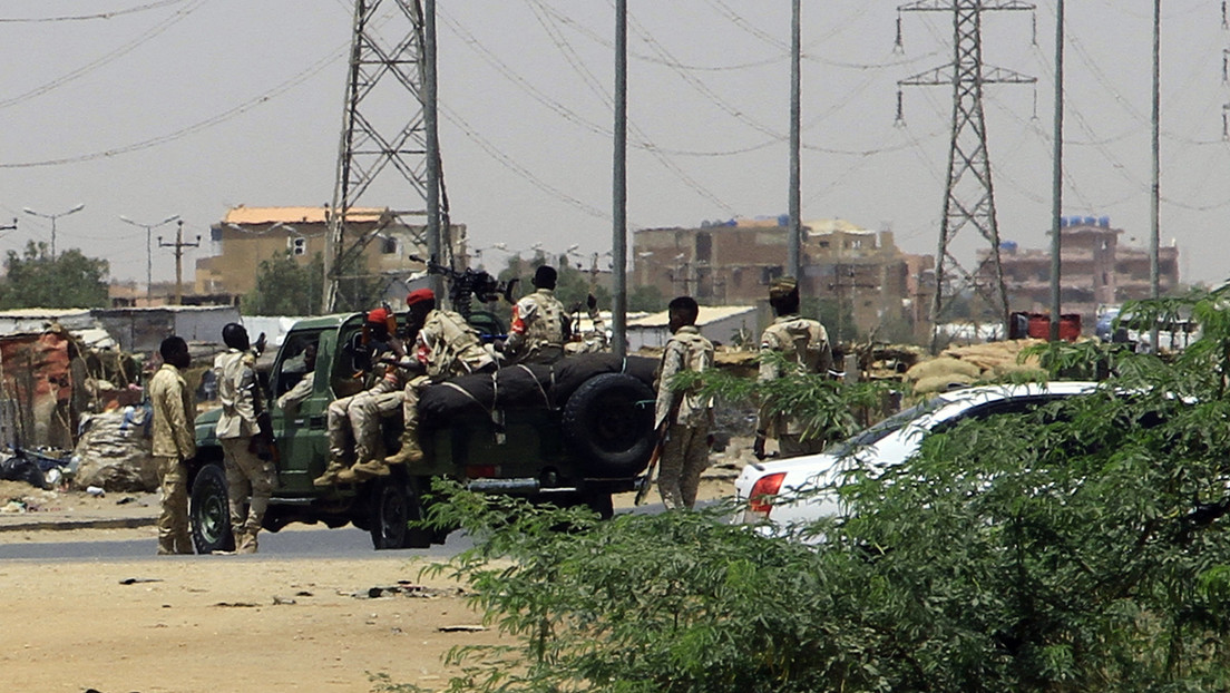 Militärputsch im Sudan: Paramilitärs erstürmen Präsidentenpalast