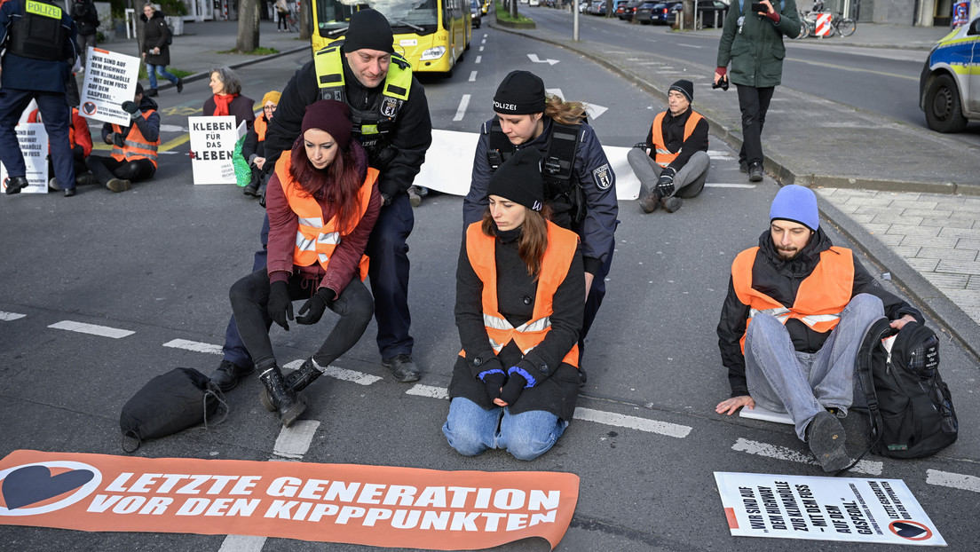 Berlin: Polizei verhängt Klebeverbote gegen Klima-Aktivisten