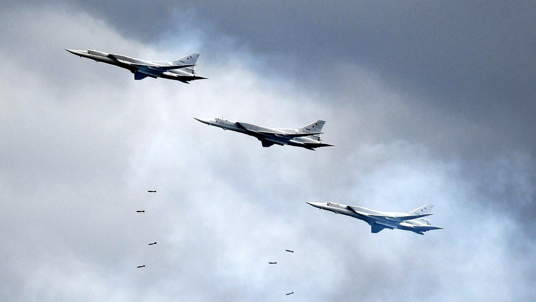 Russische Überschallbomber führen Trainingsflüge über Ochotskischem und Japanischem Meer durch