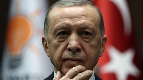 Wilde Spekulationen um Erdoğans Gesundheit – Sprecher dementiert Herzinfarkt