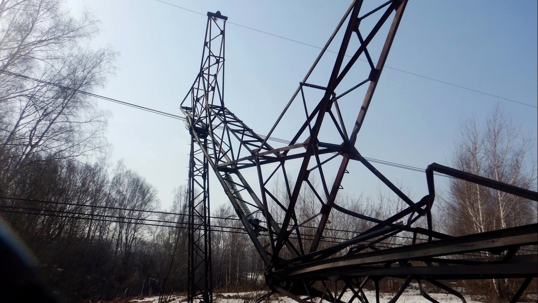 Russland: Strommast im Gebiet Leningrad gesprengt