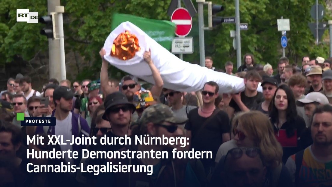 Mit XXL-Joint durch Nürnberg: Hunderte Demonstranten fordern Cannabis-Legalisierung