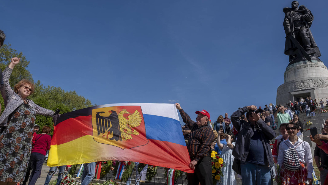Gericht: Auch russische Flaggen beim Weltkriegsgedenken erlaubt, doch Polizei legt Beschwerde ein