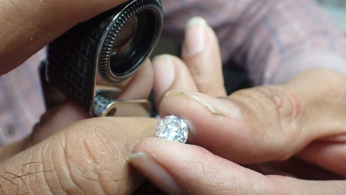 Medienbericht: Indische Händler sehen Diamant-Verbot gegenüber Russland als eine Existenzbedrohung