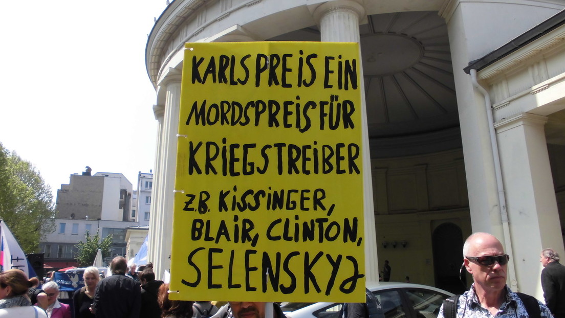 "Selenskij ist ein Kriegstreiber" – Proteste gegen Karlspreisverleihung an Selenskij