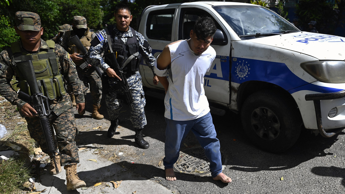 Salvadorianische Sicherheitskräfte riegeln nach Mord an Polizist ganze Gemeinde ab