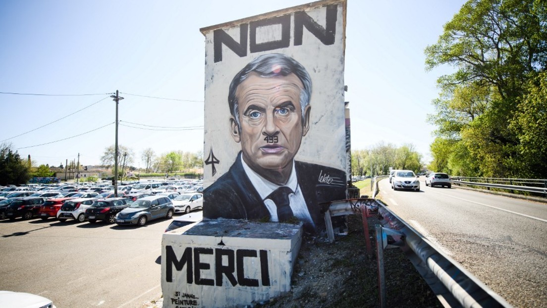 Französische Behörden ermitteln wegen Macron-Hitler-Plakat