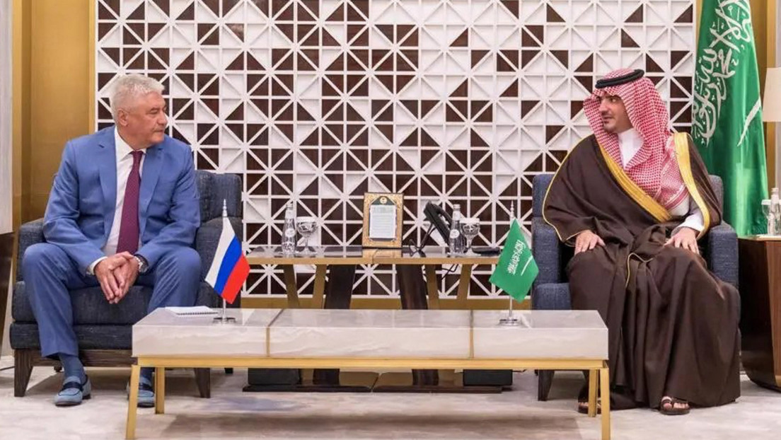 Nach Selenskijs Reise in das Königreich: Russlands Innenminister besucht Saudi-Arabien