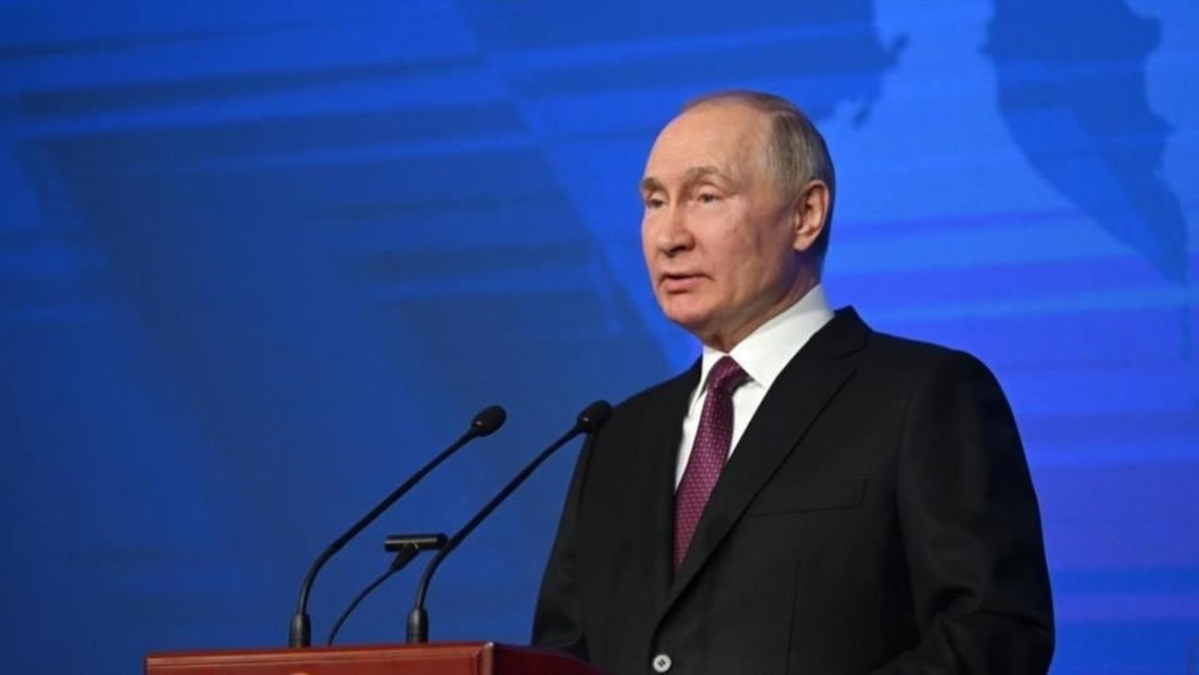 LIVE: Putin nimmt an der Plenarsitzung des Eurasischen Wirtschaftsforums in Moskau teil