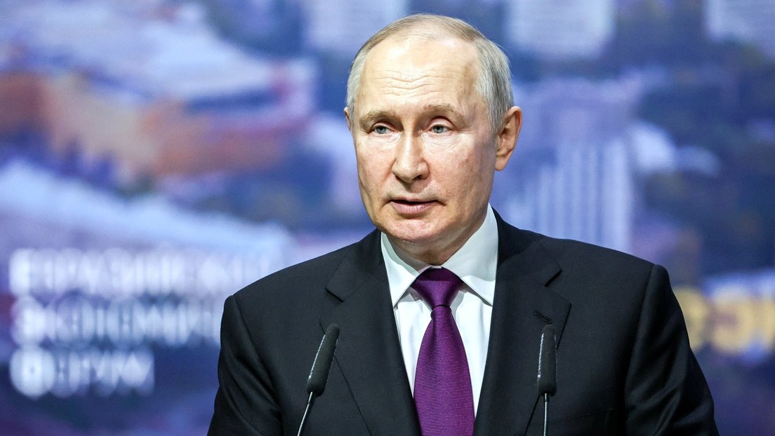 Wladimir Putin eröffnet Plenarsitzung des Eurasischen Wirtschaftsforums