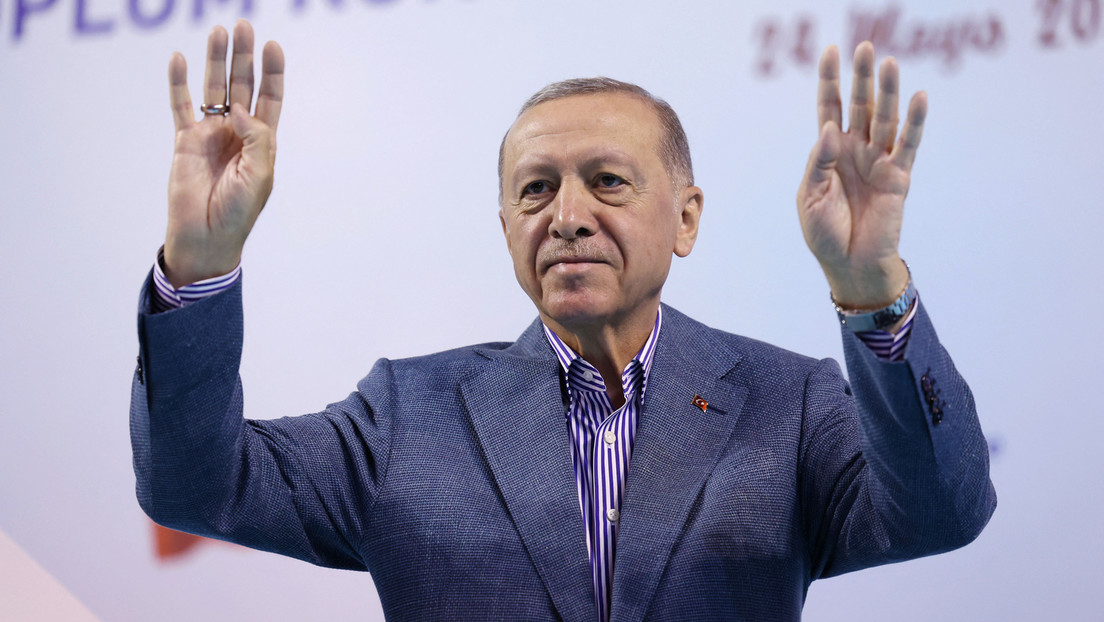 Umfragen weisen Erdoğan als Sieger der zweiten Runde der Präsidentschaftswahlen aus