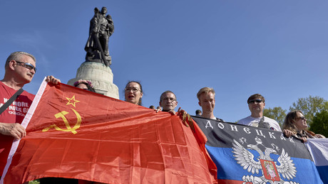 8. und 9. Mai in Berlin: Gericht erlaubt ukrainische Flaggen, Symbole der Sieger bleiben verboten