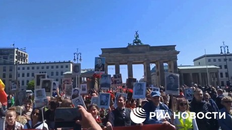 In Berlin versuchte die Polizei den Marsch des "Unsterblichen Regiments" zu behindern