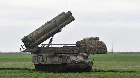 Liveticker Ukraine-Krieg: Russische Luftabwehr schießt 3 britische Storm Shadow-Marschflugkörper ab